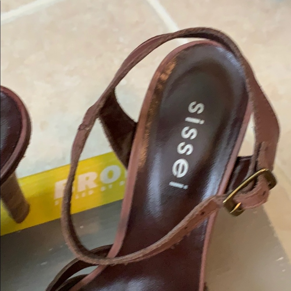 Heels - Picture 3 of 3